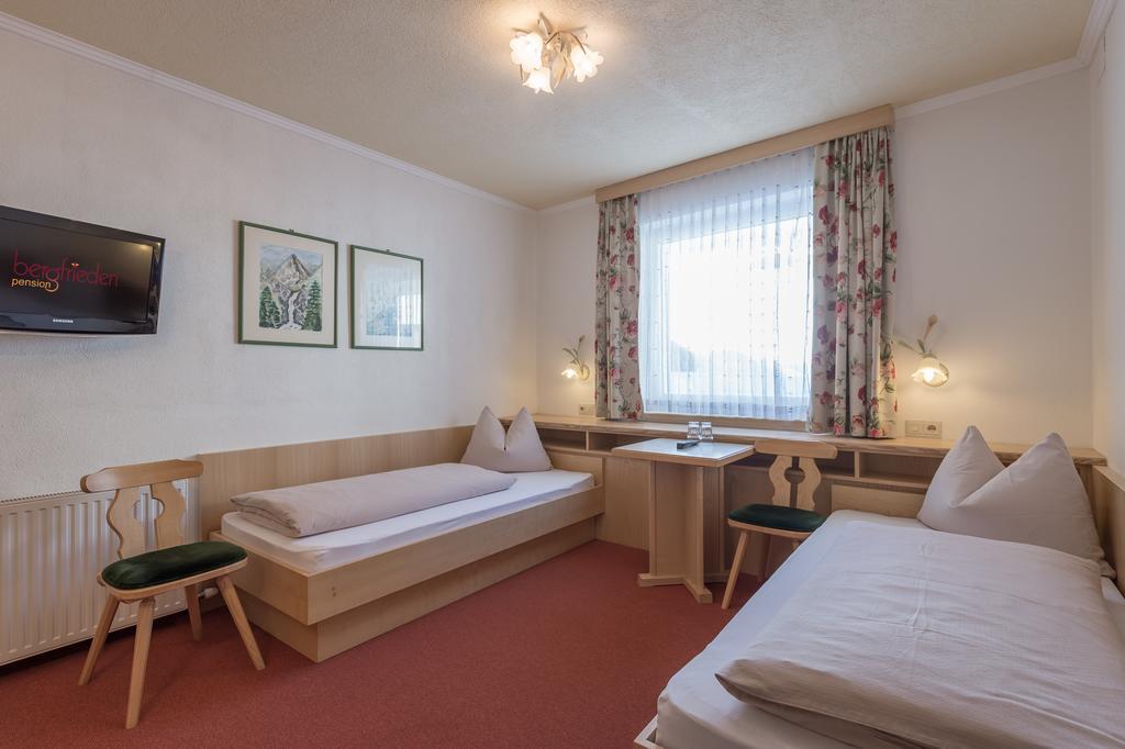 Pension Bergfrieden Обергургль Номер фото
